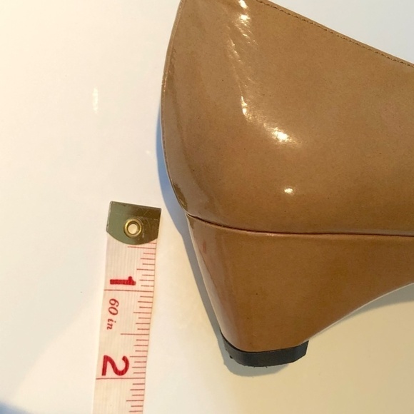 Stuart Weitzman Heels Wedge Peep Toe Tan Patent Leather Narrow (9.5 N) - Picture 13 of 13